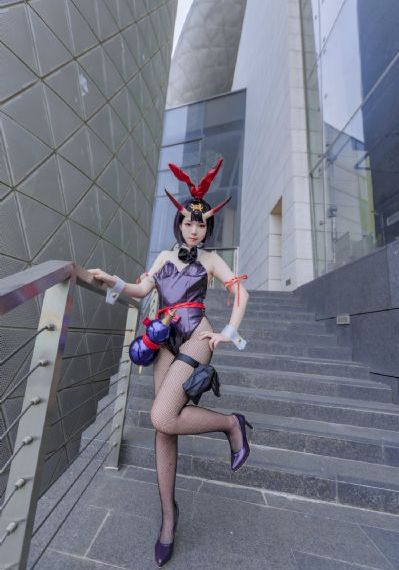 欧美短开衫毛衣街拍_720免费电视剧