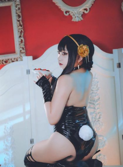 唯美情侣郊外欧美图片_无广告免费播放高清电影